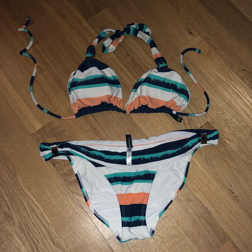 ViX bikini (D top, L bottom)